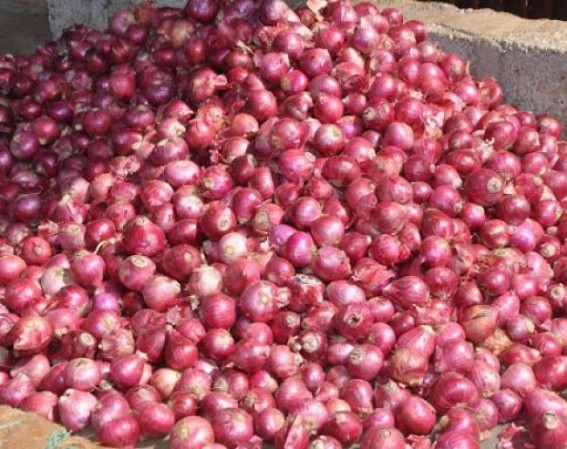 Onion Price remains high amid Durga Puja festival Onion Price remains high amid Durga Puja festival